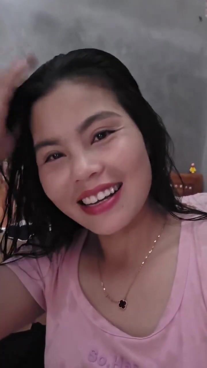 Mẹ đơn thân muốn có người yêu sấy tóc cho